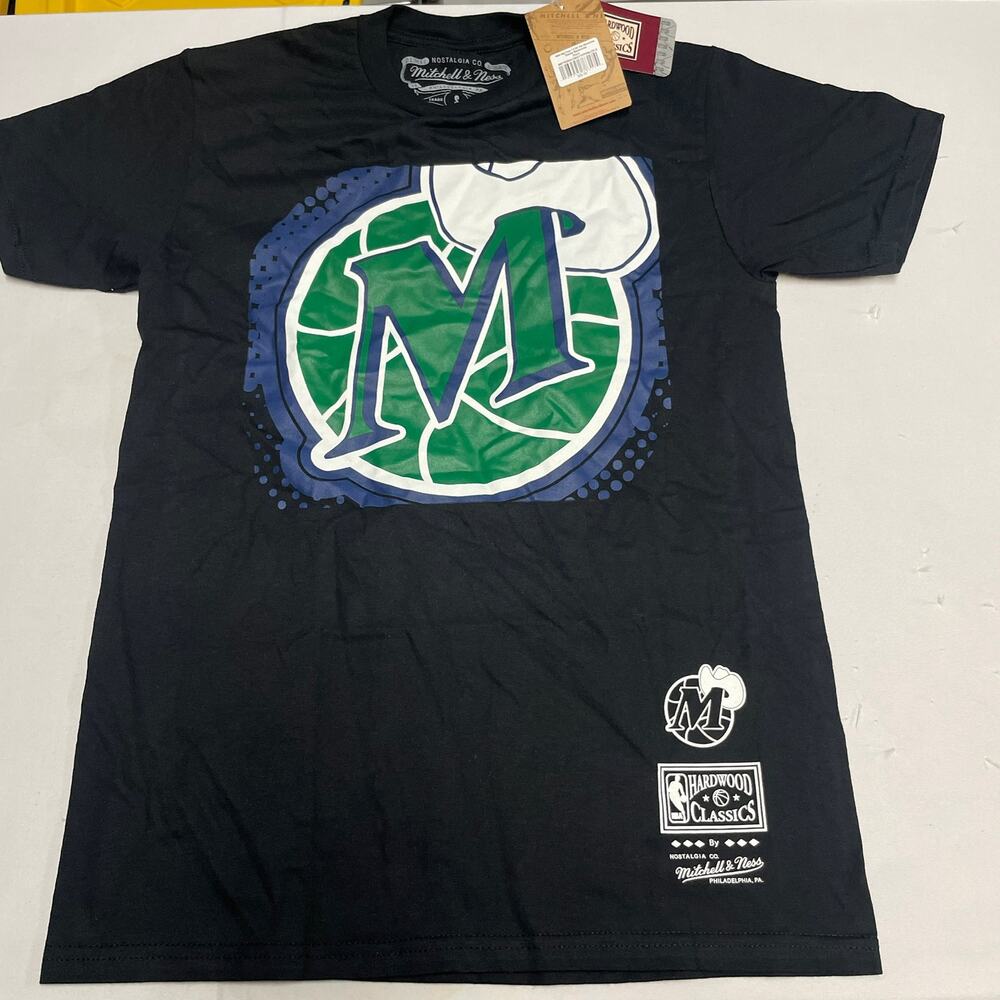 Dallas Mavericks Mitchell & Ness NBA Hardwood Classics Big Face T-Shirt NWT